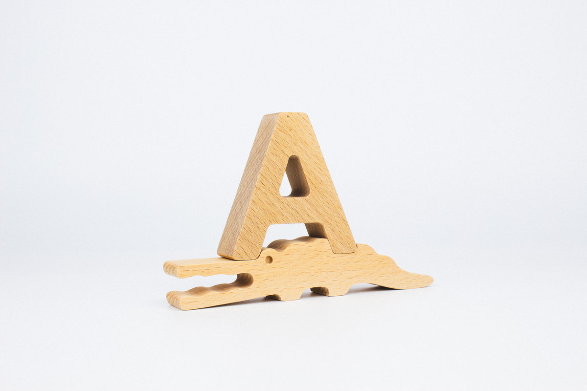 Litera A, Alligator,  jucărie educativă pentru copii.
Letter A, Alligator, educational alphabet toy for kids.
A is for...ALLIGATOR
Wooden ABC animals and letters for preschoolers