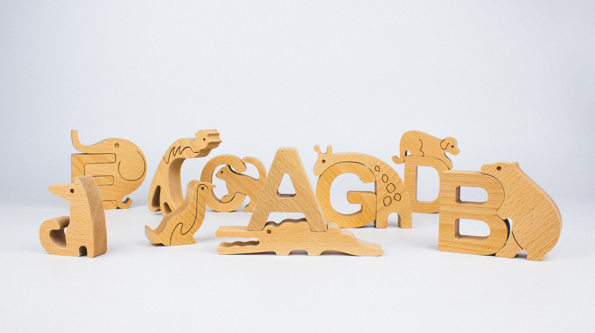 Set complet cu 26 litere și 26 animale din lemn – alfabet jucărie Montessori
Complete ABC Animal Set – 26 wooden animals and letters for kids
